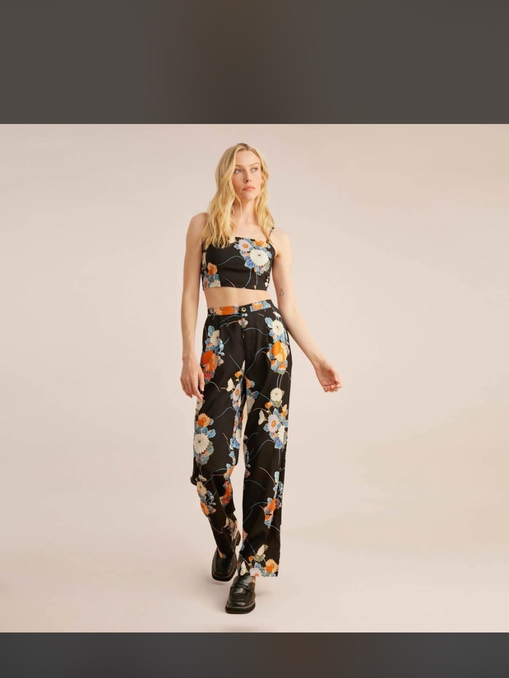 Roark Floral Print Wide-Leg Pants in Black